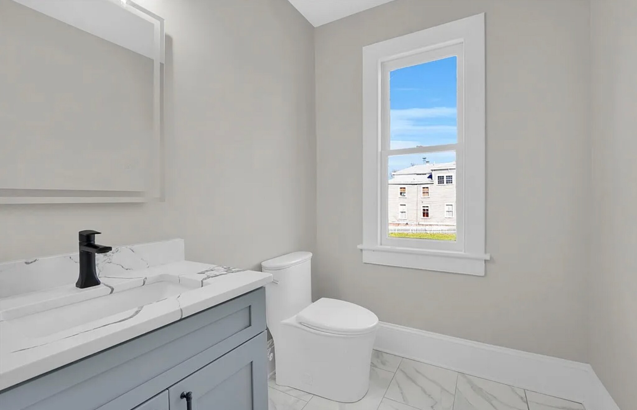 Building Photo - 507 W Washington St