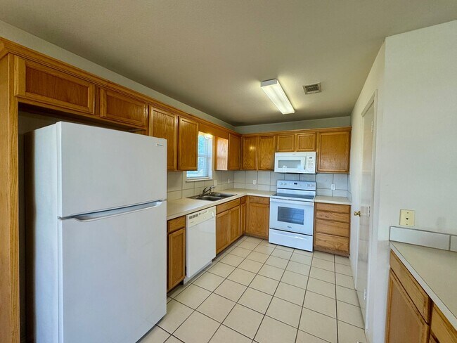 Building Photo - 10201 Iris Ln