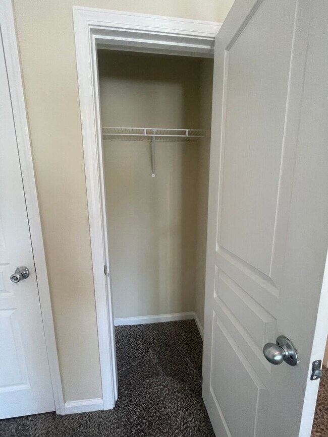 Building Photo - 17-1728 J&amp;S