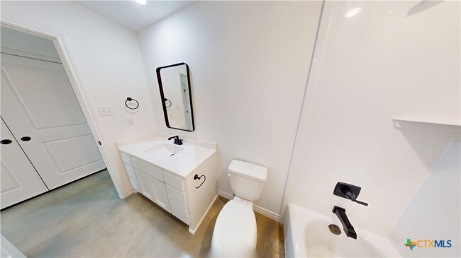 Building Photo - 905 Smoke Tree Ln