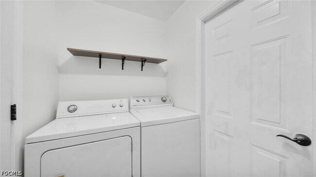 Building Photo - 918 Acroft Ave