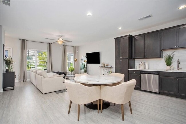 Building Photo - 1961 James Red Moore Blvd