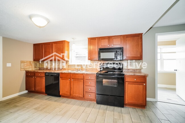 Building Photo - 2638 S 5th St