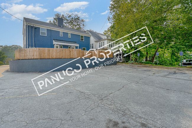 Building Photo - 108 Adams St