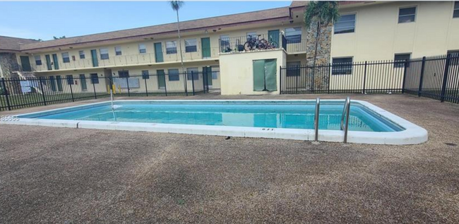 Building Photo - Nice 2 Bed 1 Bath, Unit Located in Quiet S...