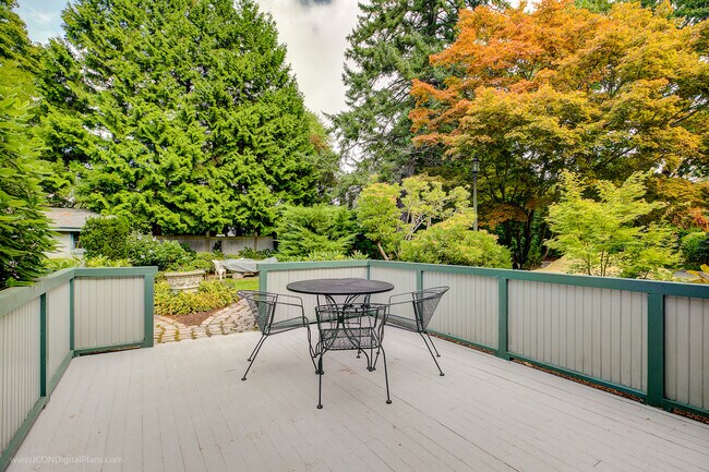 Building Photo - 6 Howe Ave