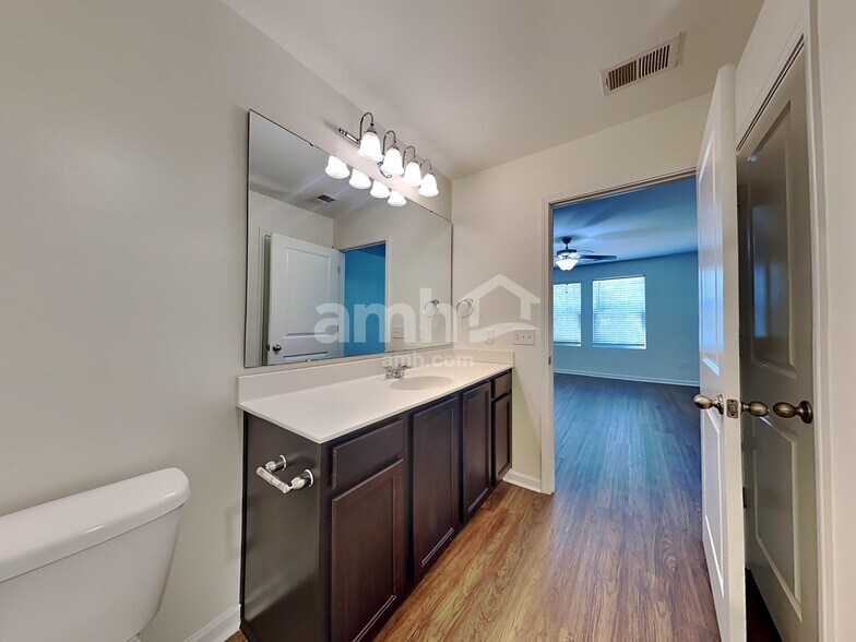 Building Photo - 115 Orion Way