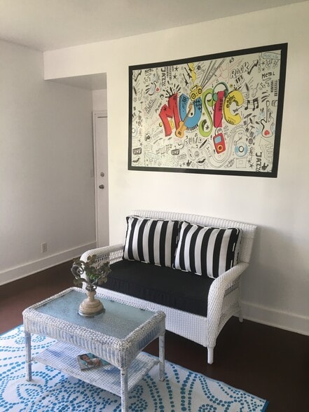 Building Photo - 935 10th St