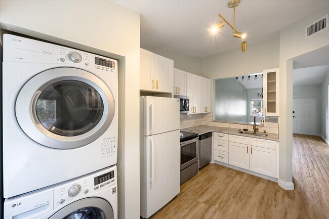 Building Photo - 3500 Briar Bay Blvd