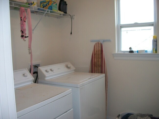 Building Photo - Newer 4 bedroom house off Old Hammond