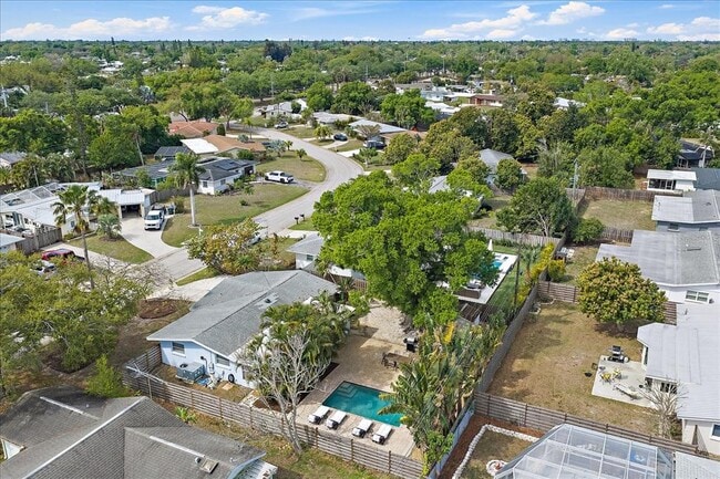 Building Photo - 2650 Leafy Ln