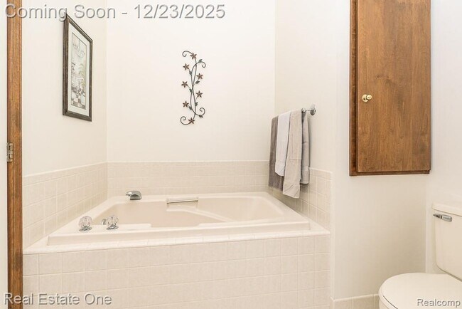 Building Photo - 1574 Devonshire Dr