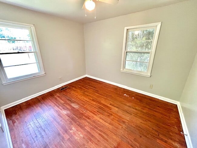 Building Photo - Cozy & Convenient Living on Fay Street – Great Location!
