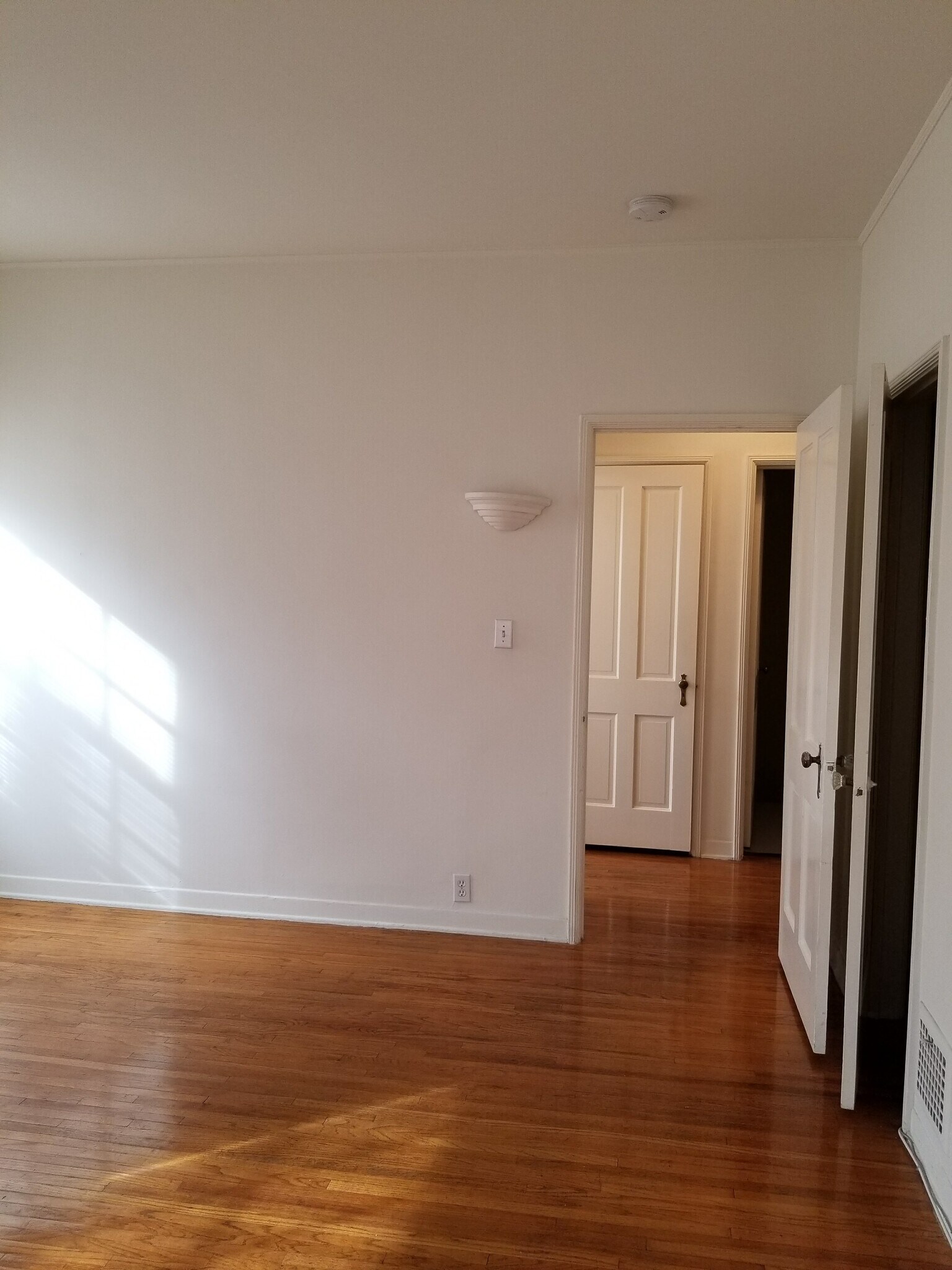 BEDROOM SCONCES - 6328 Orange St