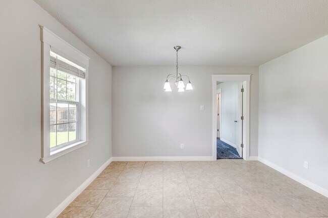 Building Photo - 2307 Traverse Dr