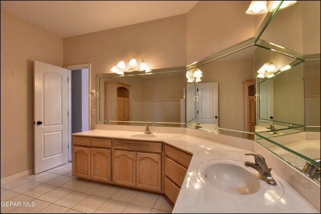 Building Photo - 6123 La Posta Dr