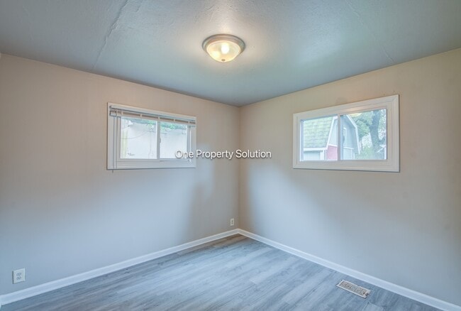 Building Photo - 3765 Liverpool Rd