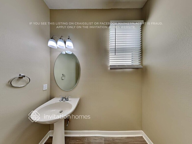 Building Photo - 10721 Bamboo Rod Cir