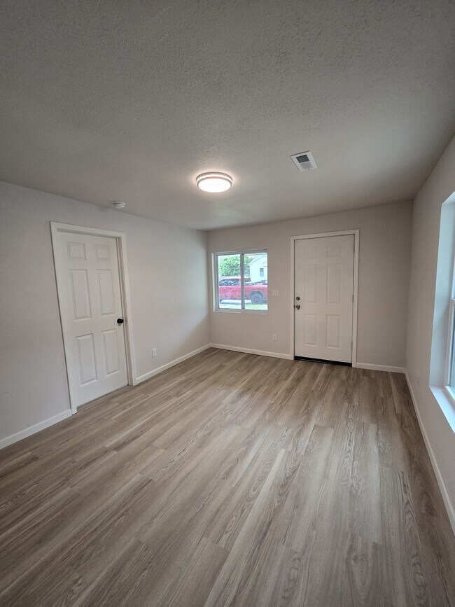 Building Photo - 1031 New York St