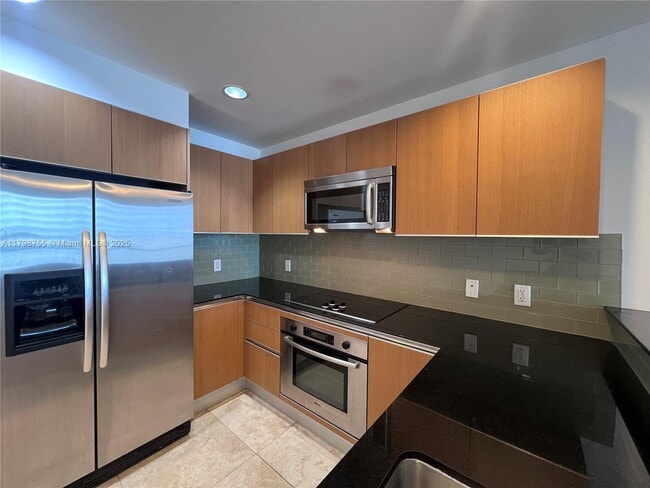 Building Photo - 1060 Brickell Ave