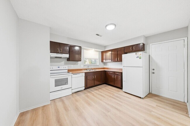 Building Photo - 2415 Shirley Ave