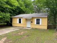 Building Photo - Like new 2 Bedroom home
