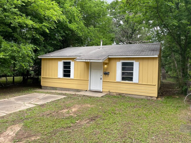 Primary Photo - Like new 2 Bedroom home
