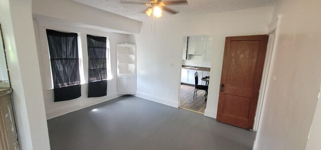 Building Photo - 626 E 130th St