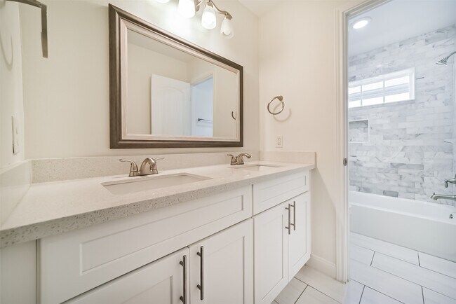 Building Photo - 10618 Bassoon Dr