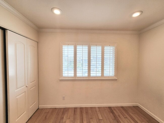 Building Photo - Updated 4 bedroom home