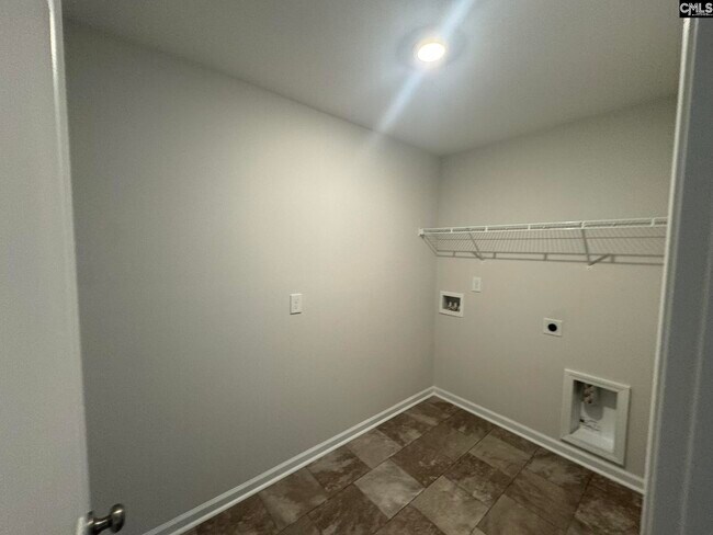 Building Photo - 3052 Hallsdale Dr