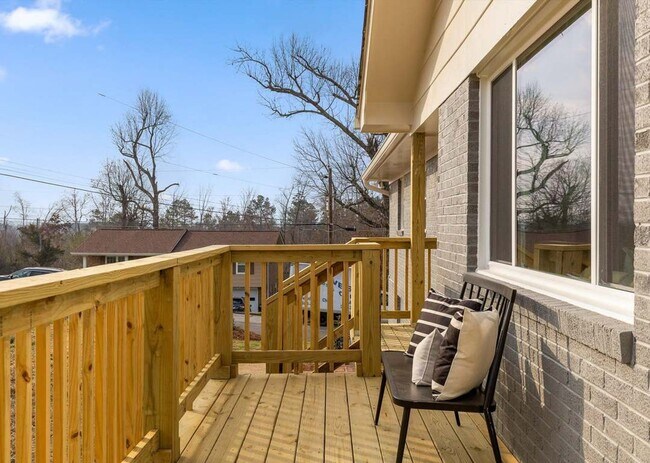 Building Photo - Charming Chattanooga Home in Prime Location!