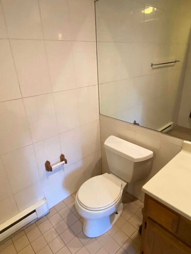 Building Photo - Chestnut Grove Village 11