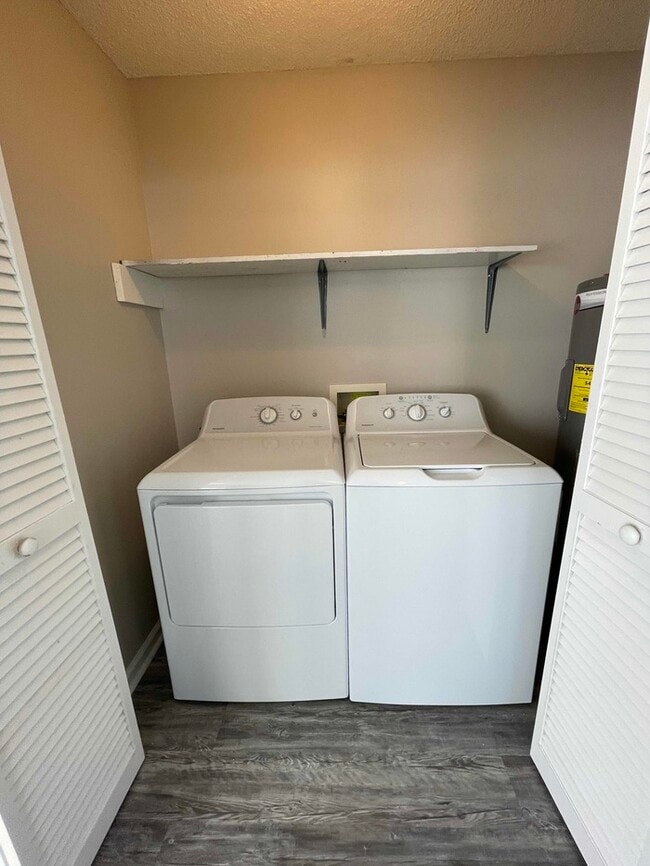 Building Photo - 320 Donna Dr