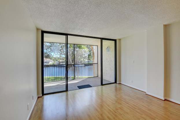 Building Photo - 14 Royal Palm Way