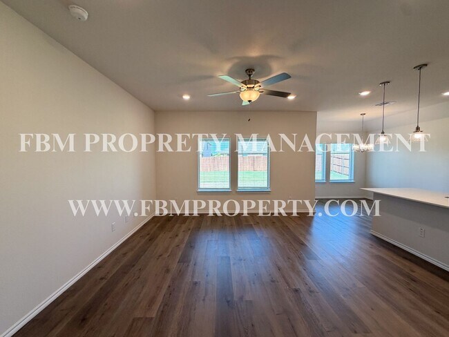 Building Photo - 369 Thoroughbred St