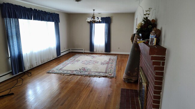 Building Photo - JARRETTSVILLE SINGLE FAMILY HOME ON WORKING FARM