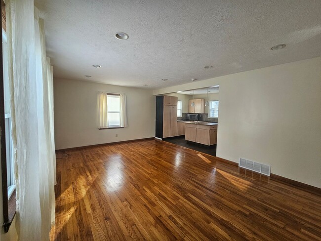 Building Photo - 120 Luther Ave