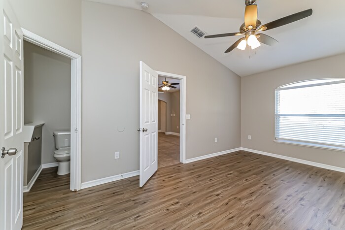 Building Photo - 814 Mountbatten Ln