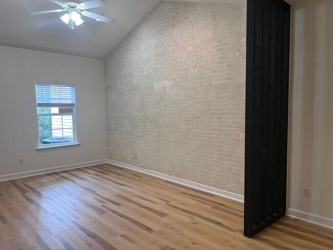Building Photo - Newly renovated 2 bedroom, 2 bathroom condo coming soon!