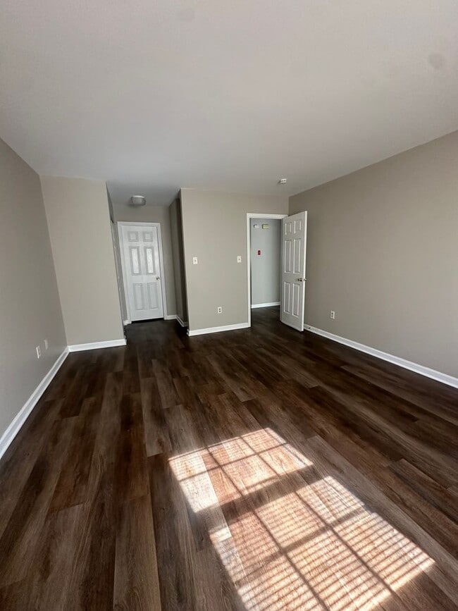 Building Photo - Cozy 2 Bedroom Condo