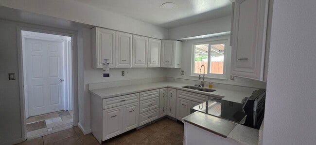Building Photo - 55+ Community Two Bedrooms One Bath