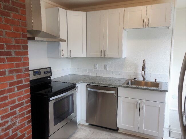 Building Photo - 320 Cullum Ave