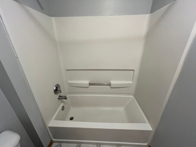 Building Photo - 2158 Middlebury Dr