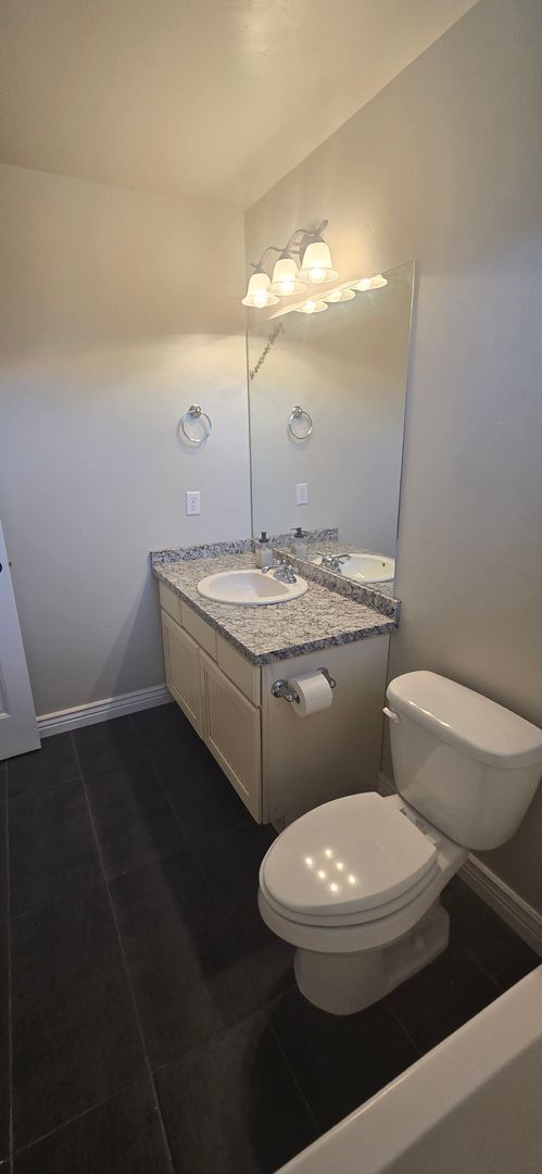 Building Photo - Beautiful 3 Bed 3.5 Bath in Riverton!!