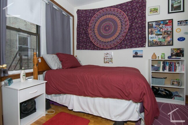 Building Photo - 9/1 No Fee! Quiet rear-facing 2BR in elevator building on Comm Ave!