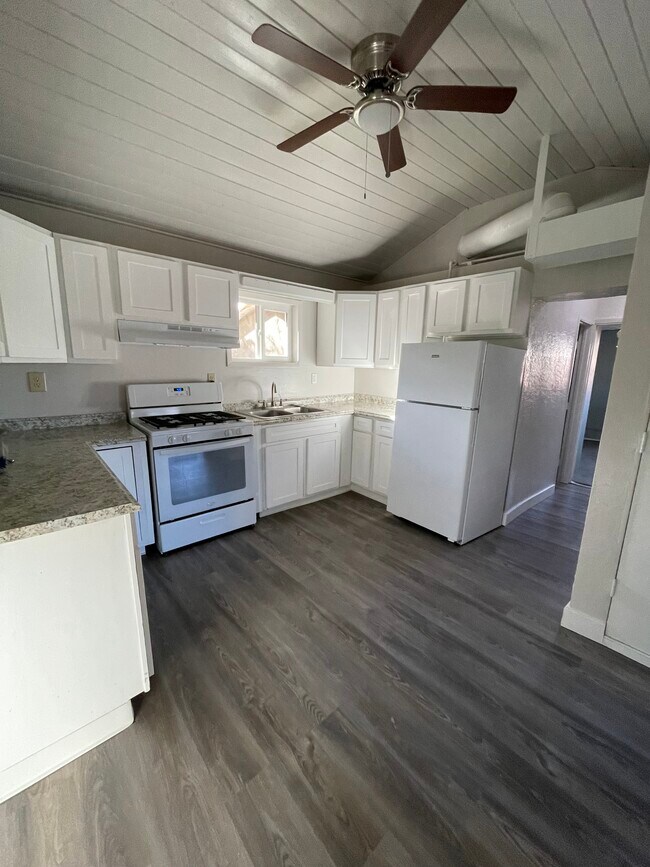 Building Photo - Barelas