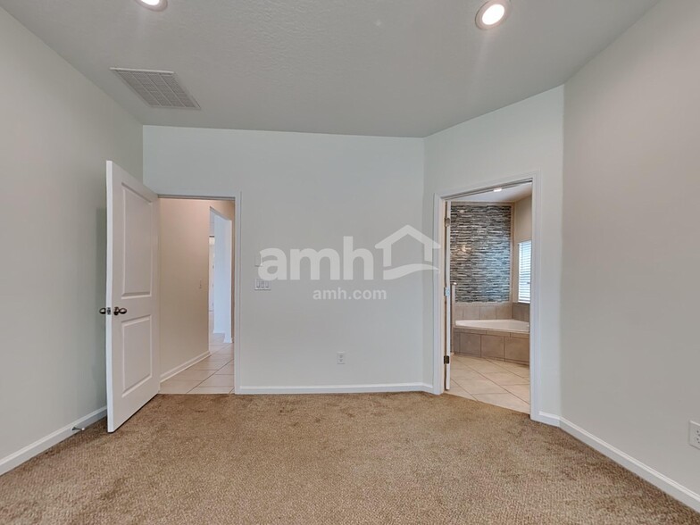 Building Photo - 244 Deerfield Forest Dr