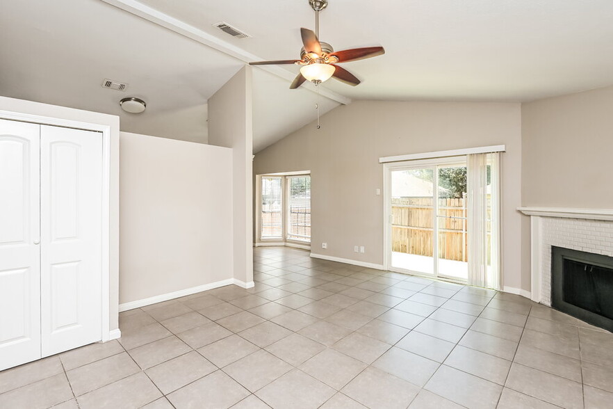 Building Photo - 2811 Galemeadow Dr