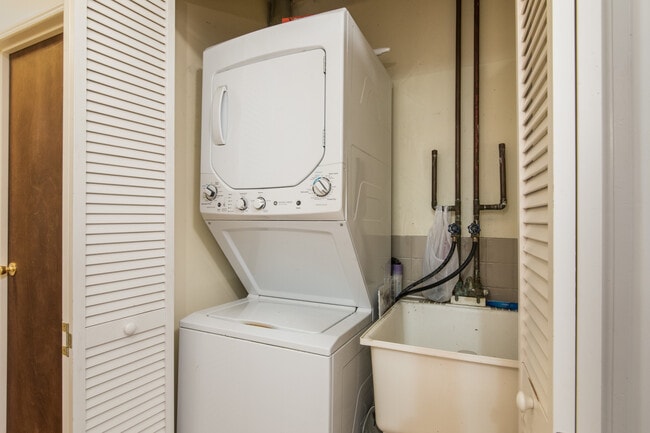 Building Photo - 1249 N Cleaver St